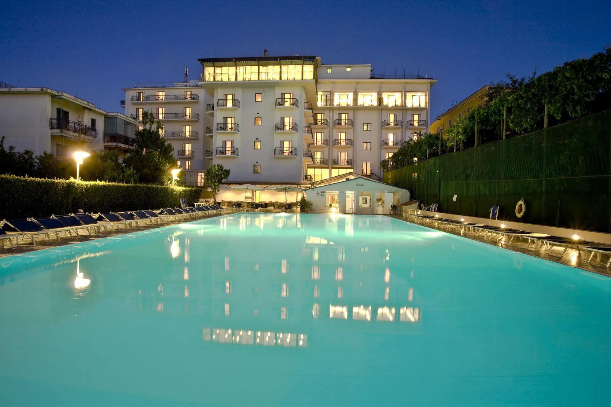 Grand Hotel Flora Sorrento Exterior foto